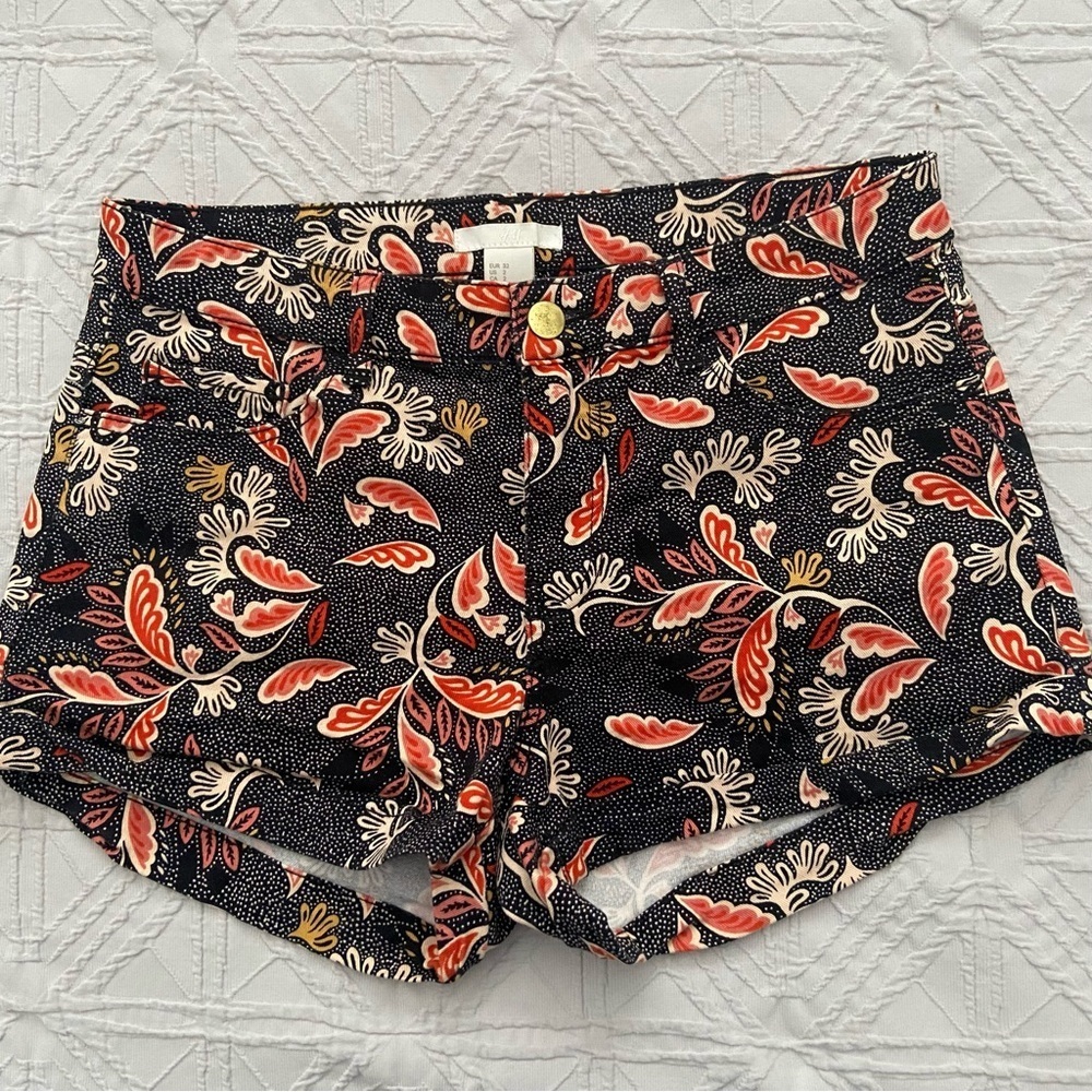 H&M High Waist Floral Women's Shorts - Red and Black